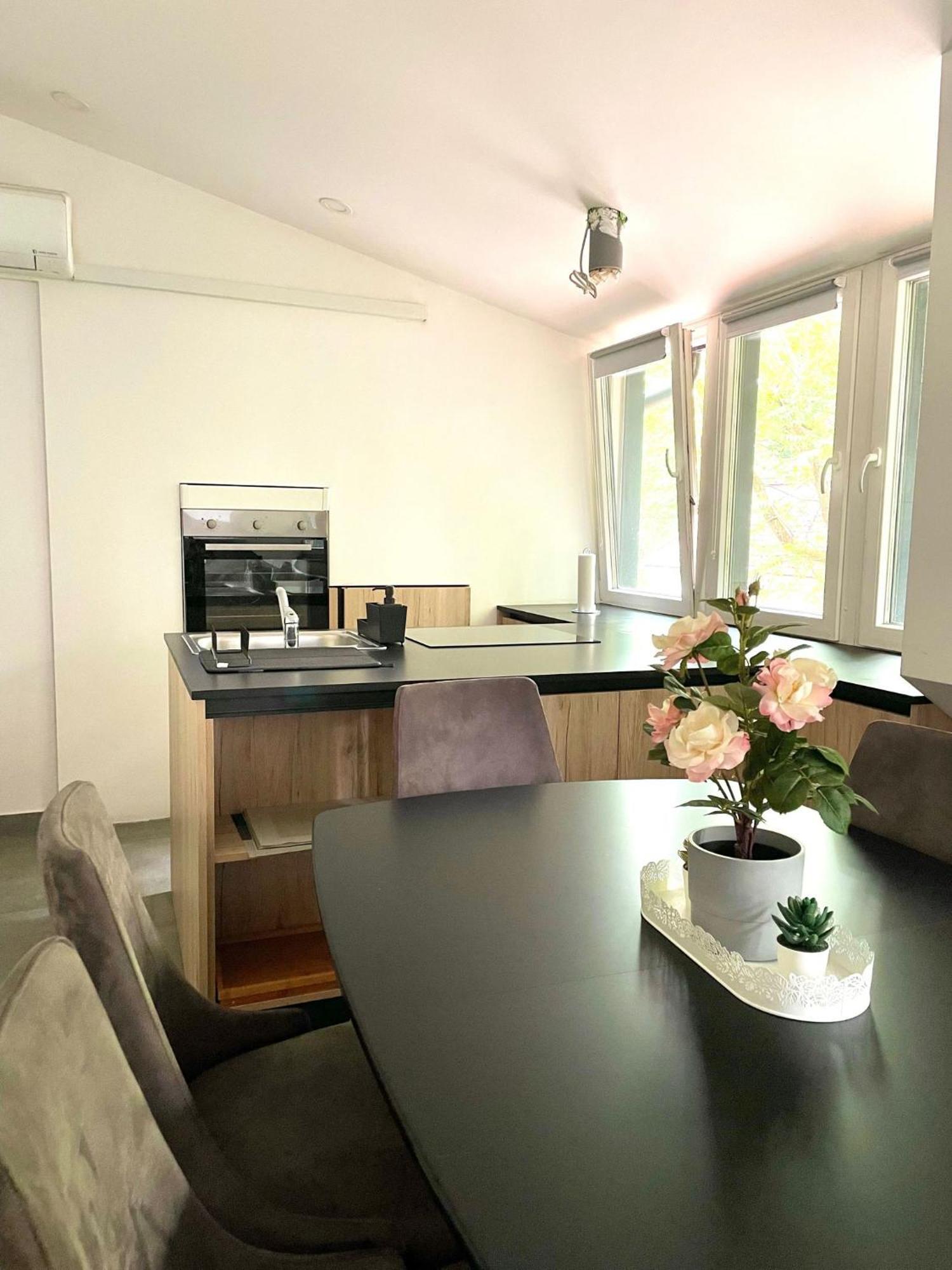 Khan Apartments Любляна Екстер'єр фото